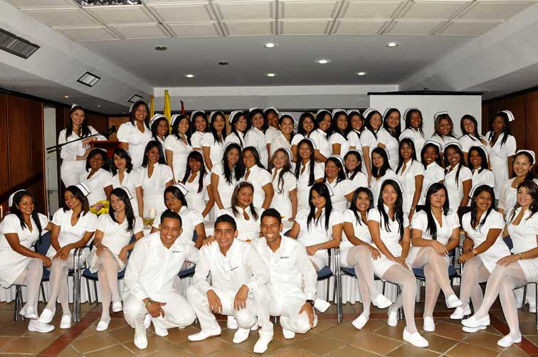 Durante el desarrollo de la ceremonia, los futuros enfermeros y enfermeras de la Universidad del Magdalena agradecieron su dedicación a los docentes.